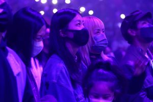 ▲陳奕迅女兒陳康堤(左)、老婆徐濠縈到場支持演唱會。(圖/ESL Limited 提供) ▲陳奕迅女兒陳康堤(左)、老婆徐濠縈到場支持演唱會。(圖/ESL Limited 提供)