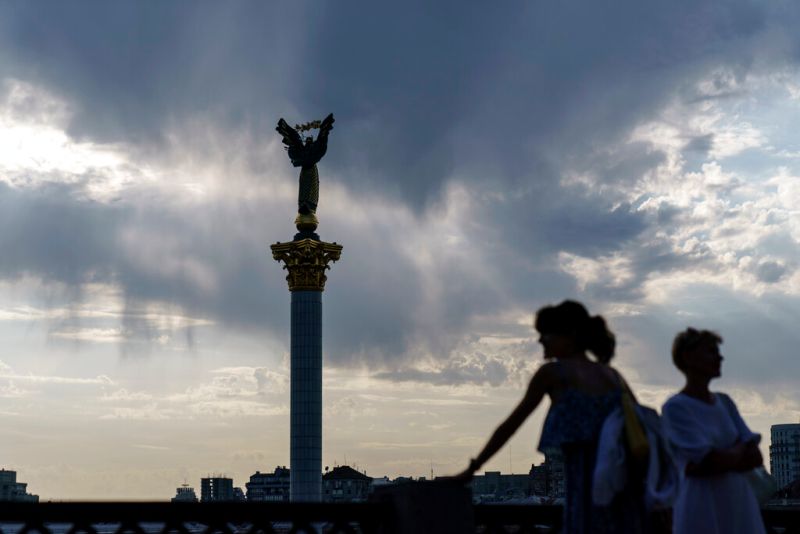 ▲烏克蘭首都基輔的獨立廣場上，有個被視為基輔守護神的女性神祇，她來自俄羅斯與烏克蘭人熟知的斯拉夫神話。（圖／美聯社／達志影像）