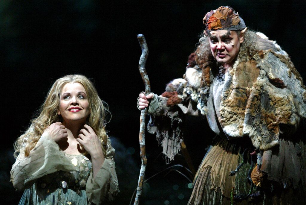 ▲捷克作曲家德沃夏克所作之歌劇《露沙卡》（Rusalka）正是斯拉夫神話中的水仙（左）。（圖／美聯社／達志影像）