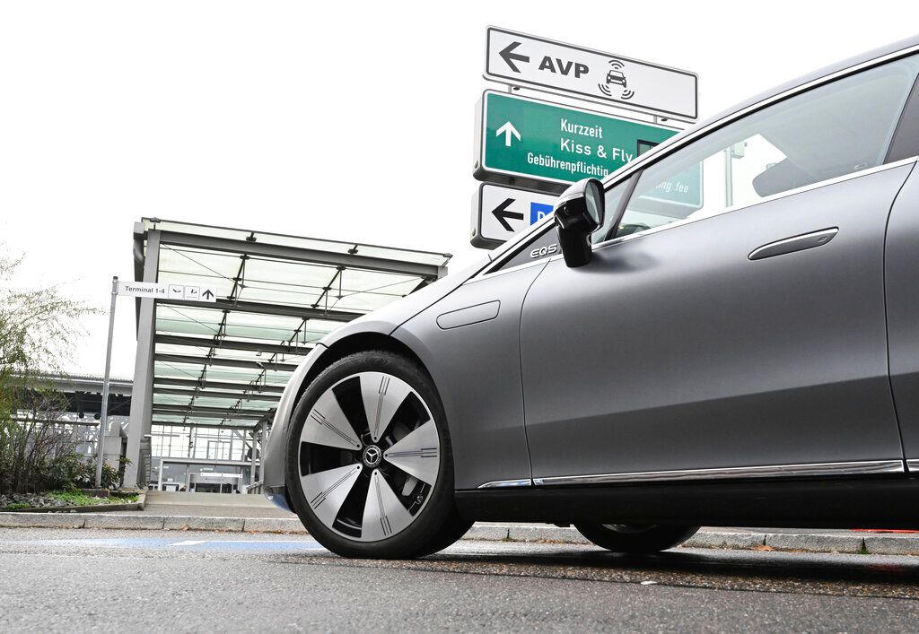 ▲DIGITIMES指出，生成式AI導入自動駕駛，可解決「長尾問題」靈活應對各式交通情況。圖為德國博世集團宣布在中國設立電動車和自動駕駛研發中心。（圖／美聯社／達志影像）