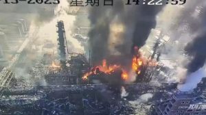 中國遼寧化工廠爆炸起火！多名工人失聯　現場濃煙竄天
