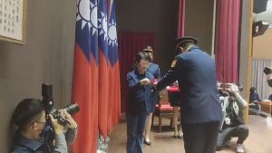 ▲台中市警察局新任局長李文章完成宣誓儀式。(圖/記者鄧力軍翻攝)