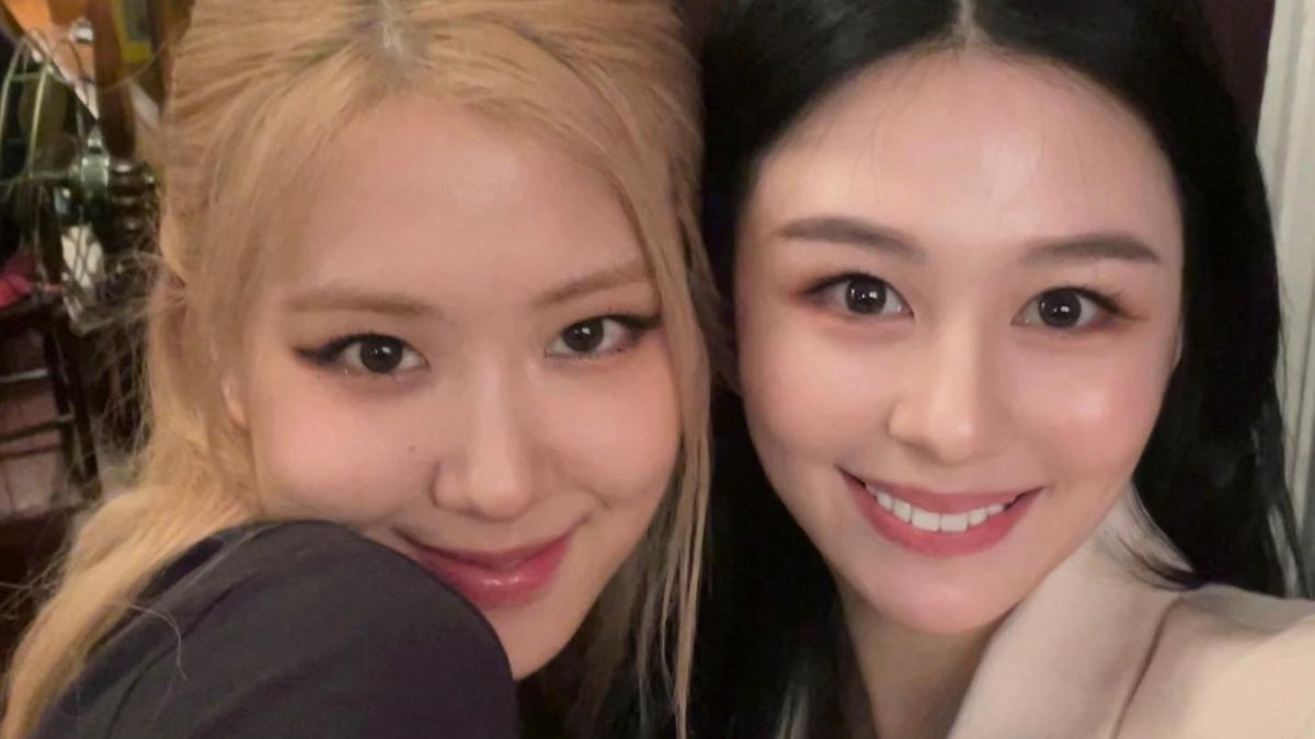 ▲邱淑貞女兒沈月（右）和BLACKPINK Rosé自拍。（圖／翻攝自沈月IG）