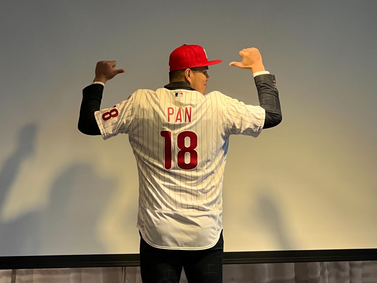 ▲開南大學「火球男」潘文輝正式加盟費城費城人(圖/記者簡名杉攝)