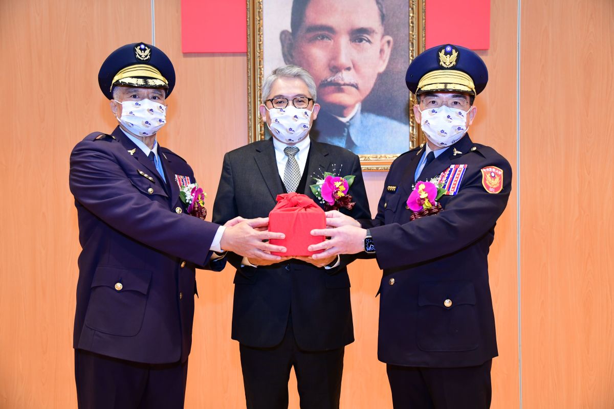 ▲原任北市府警察局局長楊源明出任警大校長，花敬群讚楊源明警政歷練完整、實務經驗豐富，盼發揮所長將實務經驗融入警察教育。（圖／內政部提供）