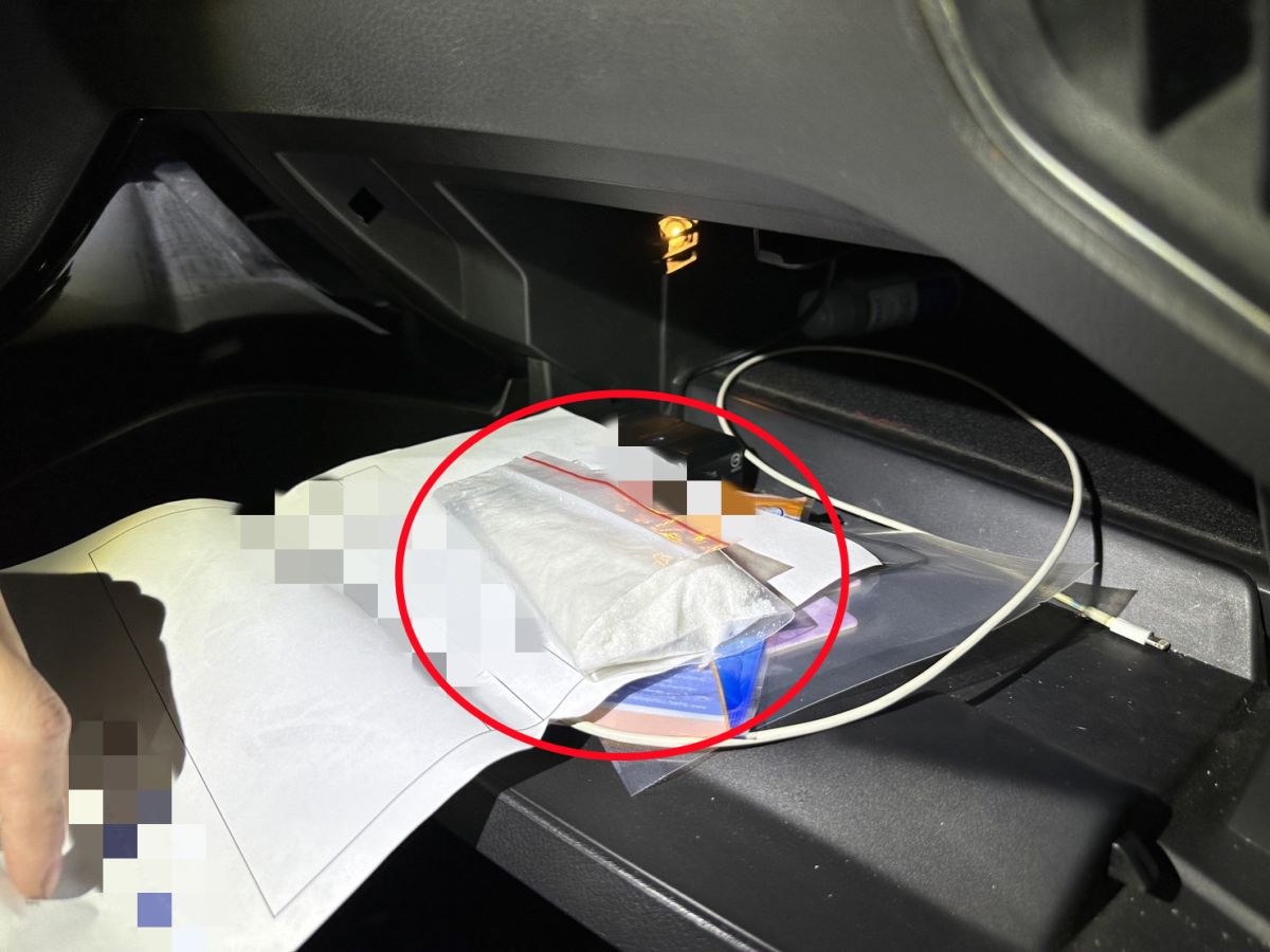 ▲劉男子遭轄區鼓山分局員警攔查，發現劉男所駕車的號牌在102年即通報失竊，隨即又在車上找到兩包白色粉末，經檢驗呈現三級毒品反應訊後移送高雄地檢署偵辦。（圖／記者郭凱杰翻攝）