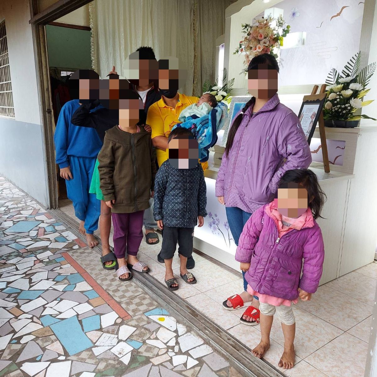 ▲南投縣信義鄉一名45歲的張姓單親媽媽，育有10位子女，為了家計張女產後很快復工賺錢，結果積勞成疾病逝，留下一家子亟須社會幫助。（圖／翻攝自南投縣政府警察局信義分局臉書）