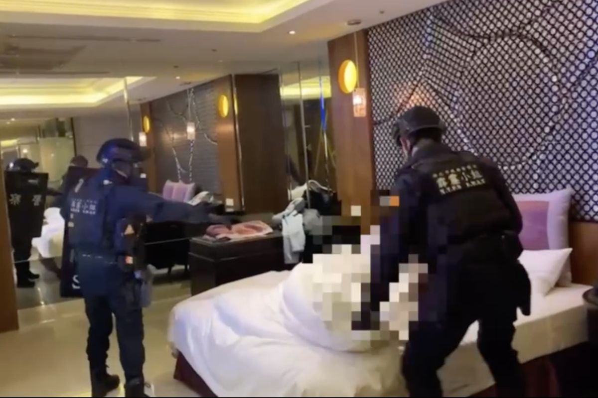 ▲警方昨（16）日展開攻堅，將擄人毆打強逼簽本票的主嫌汪男以及其餘4位共犯逮捕到案。（圖／翻攝畫面）