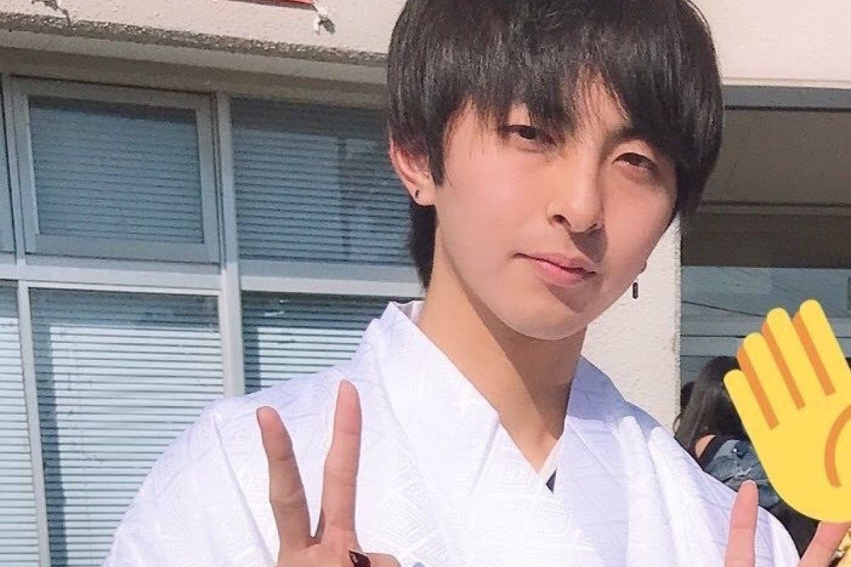 ▲出社會3年後，帥哥竟變厭世宅男，變化巨大到連媽媽都嚇傻。（圖／Twitter：dakkotite）