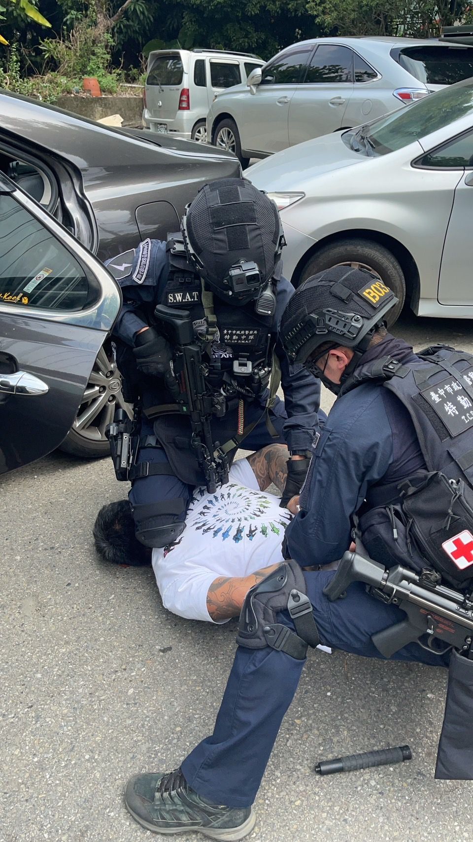 ▲中警空拍機監控緝毒 查獲500包毒咖啡（圖/記者鄧力軍翻攝）