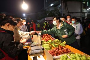 陳其邁關心農產品供銷　農業局：蔬果、肉品春節供應正常
