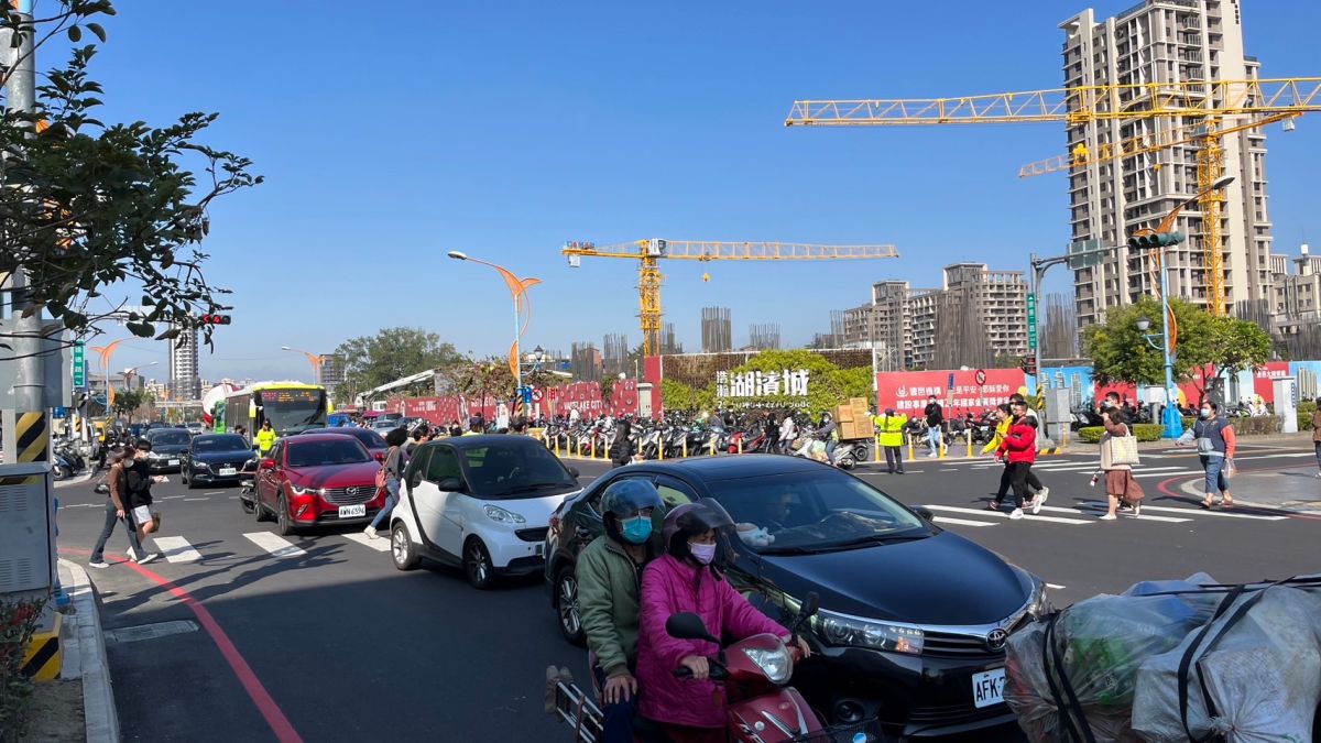 ▲中市東區三井Lalaport南館試營運，造成周邊交通打結(圖／鄭功進服務處提供2023.1.17)