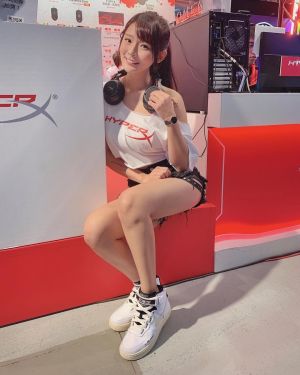 ▲林莎大學就被挖角去當Show girls。(圖/林莎臉書) ▲林莎大學就被挖角去當Show girls。(圖/林莎臉書)