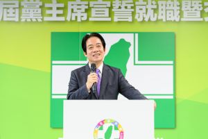 ▲賴清德宣誓就任民進黨主席，隨後於中央黨部發表談話。（圖／民進黨提供）