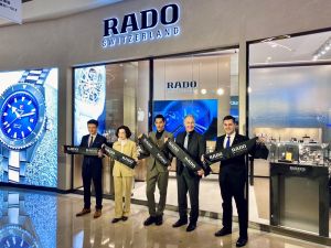 左起：RADO副總經理唐震勤、台北101總經理朱麗文、品牌好友藍正龍、RADO CEO Adrian Bosshard、RADO Regional Brand Manager Daniel Garcia。（圖／記者蕭涵云攝）