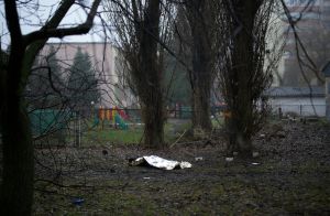 ▲烏克蘭一輛直升機在基輔近郊「幼稚園」墜毀，慘釀18死、29傷。（圖／美聯社／達志影像）