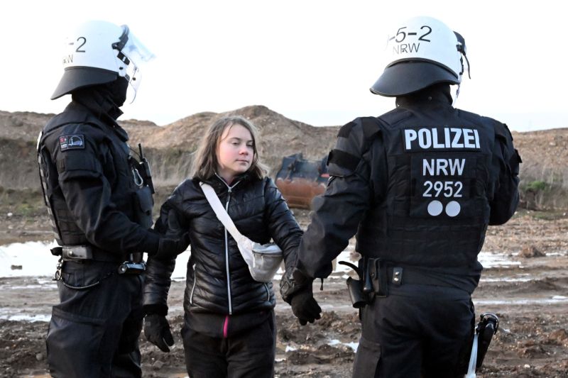 ▲瑞典環保少女童貝里（Greta Thunberg）在德國抗議遭到逮捕，隨後獲得釋放，她在推特上表示，保護氣候並不是犯罪。（圖／美聯社／達志影像）