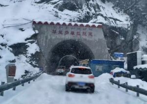 西藏隧道雪崩已8死！失蹤者家屬：丈夫本要回家過年了
