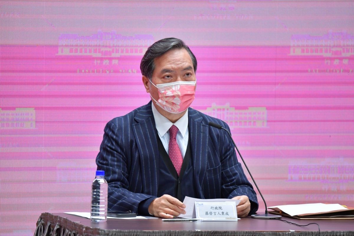 ▲行政院代理發言人羅秉成今（3）日表示，這次國防部提出全動法修法草案主要係因應緊急命令狀態的國家安全考量，針對現行規定有哪些不合時宜或者不完備的情形進行通盤修法，現正進行預告蒐集各界意見，待預告期滿即進入後續檢討的法制工作階段。（圖／行政院提供）