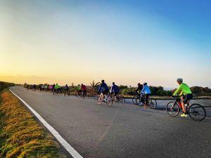 環島去/E-Bike趨勢!靠電輔車騎山路上武嶺:不怕沒體力 ▲最南端的墾丁,有台灣最美海岸線的「旭海」,緊鄰阿朗壹古道、享受騎到天涯海角的暢快感。(圖/捷安特旅行社提供)