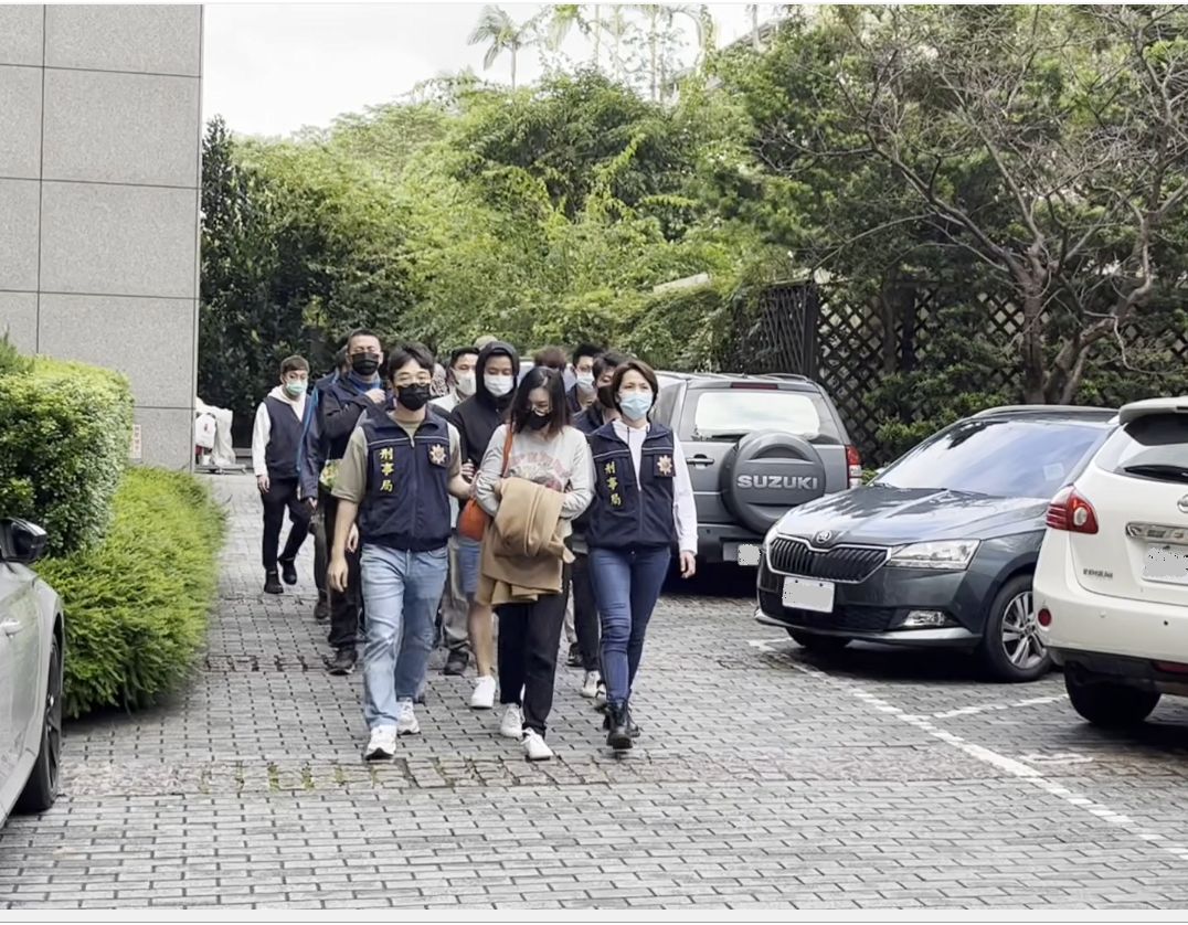 ▲新北地檢署指揮刑事警察局帶回被告（圖／最高檢察署提供）