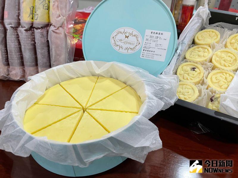 ▲矯正商城販售的人氣商品,台北女子看守所的重乳酪蛋糕(圖/記者潘千詩攝)