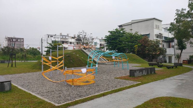 ▲內政部營建署今（19）日公布「春節親子共遊選擇合格公園兒童遊戲場」，全台23縣市備查完成率都還算高，其中新竹縣竟只有13.3%，提醒家長留意。（圖／營建署提供）