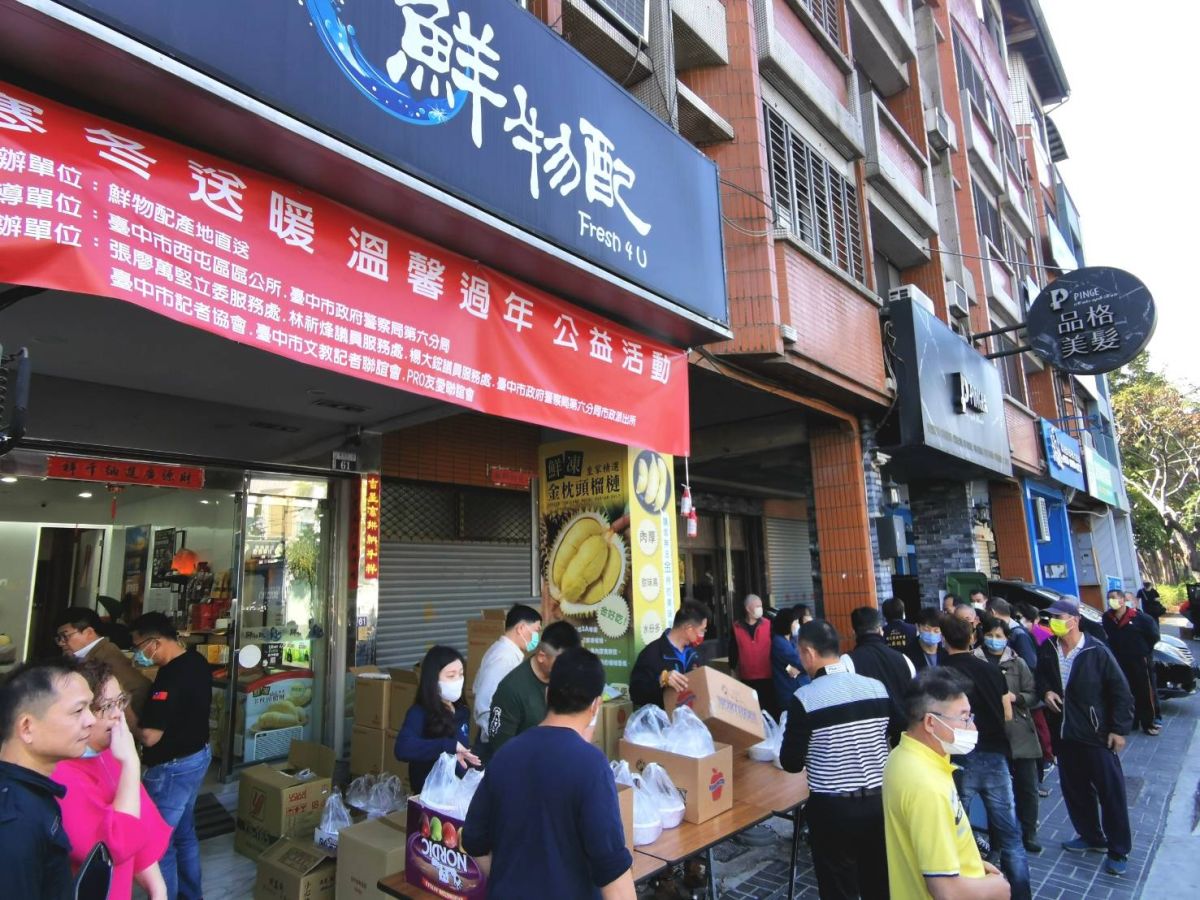 ▲歲末送暖，台中鮮物配揪團贈送千份年菜香米助弱勢獨老，希望讓他們過好年。（圖／主辦單位提供）