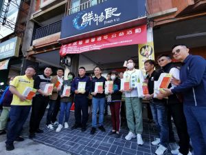 台中鮮物配揪團送暖 贈送千份年菜香米助弱勢獨老 ▲台中鮮物配揪團PRO友愛聯誼會一起做公益,歲末送暖,贈送千份年菜香米助弱勢獨老。(圖/主辦單位提供)