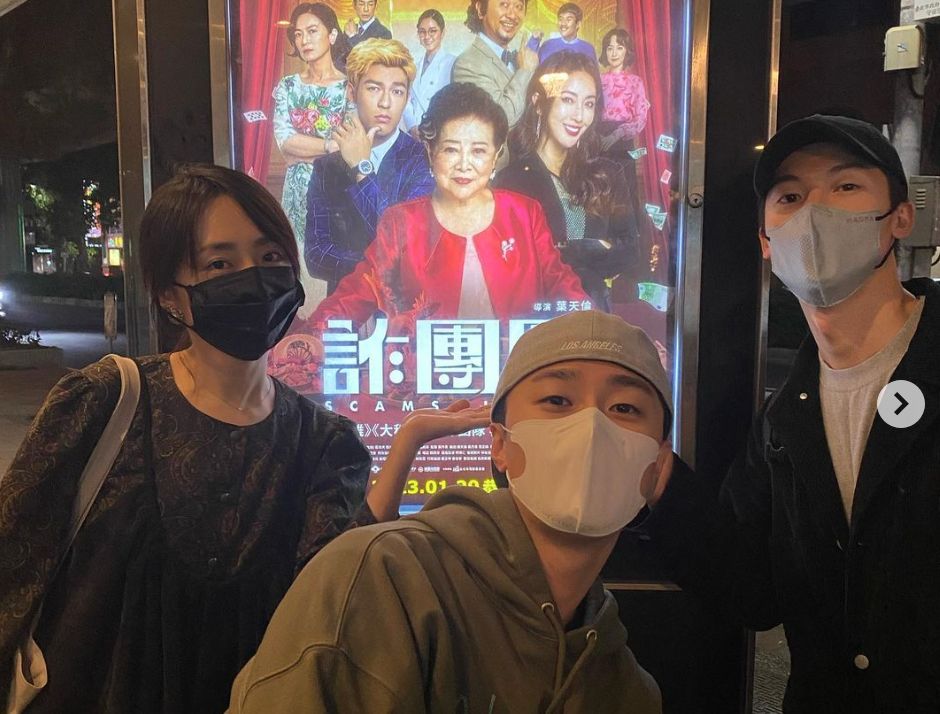 ▲野生《想見你》鳳南小隊現身街頭，網友看見施柏宇還以為是南韓演員朴敘俊。（圖／翻攝自柯佳嬿IG）