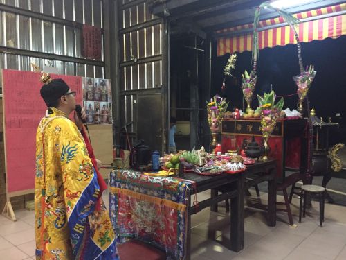 民間除了平日的早晚燒香、頂禮膜拜之外,舉凡結婚、做大壽時都要拜天公。(圖/楊登嵙老師提供) ▲民間除了平日的早晚燒香、頂禮膜拜之外,舉凡結婚、做大壽時都要拜天公。(圖/楊登嵙老師提供)