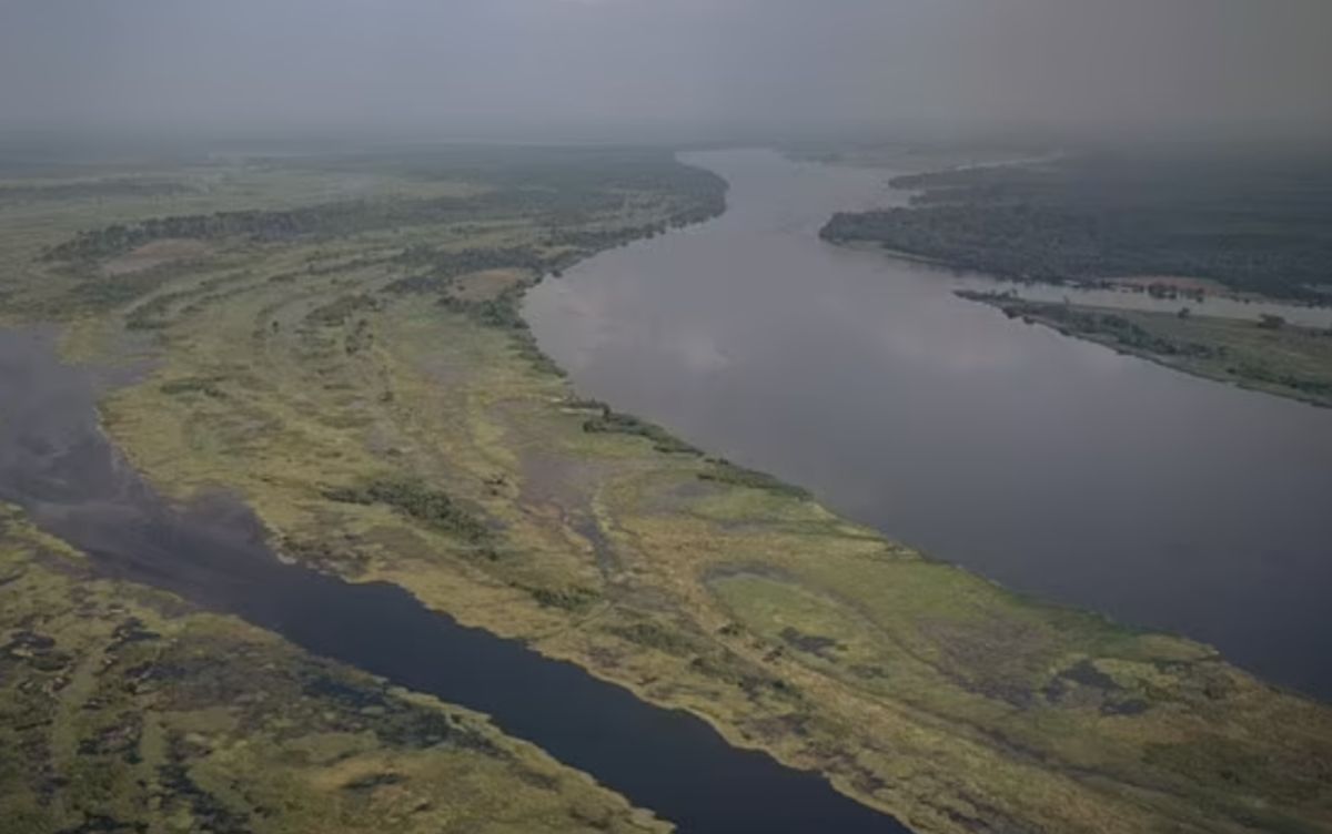 ▲一艘超載貨物與動物的船舶日前在非洲剛果民主共和國（民主剛果）西北部的盧隆加河（Lulonga River）沉沒，至少145名乘客失蹤，恐怕均已罹難。（圖／翻攝自每日郵報）