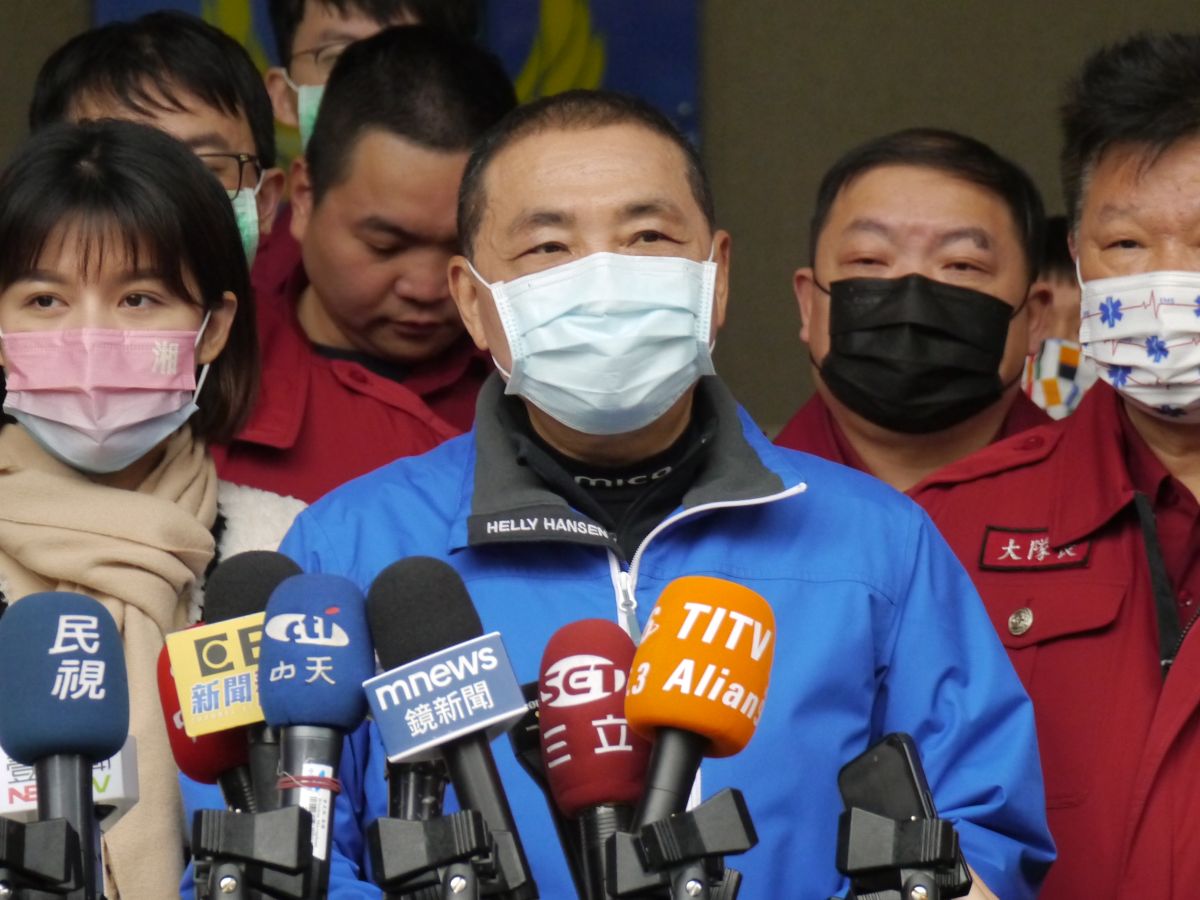 ▲侯友宜前往警、消單位慰問留守人員，受訪說自己工作43年來「永遠只有一個態度」，就是為國為民、努力的做事。（圖 ／記者吳嘉億攝，2023.01.20）