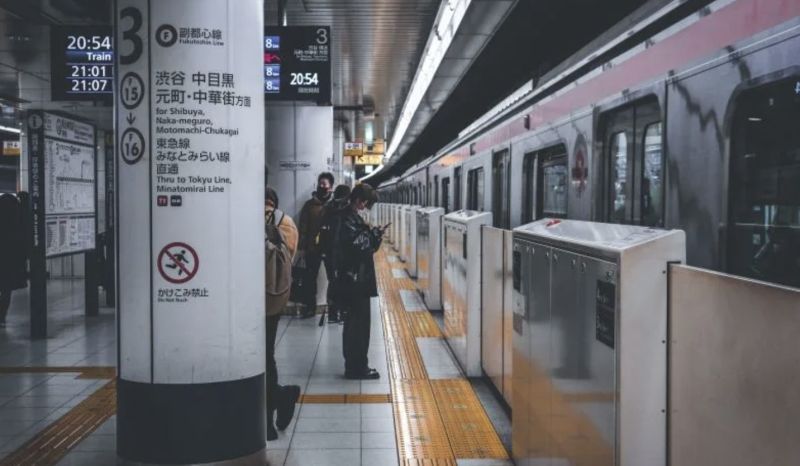 ▲台灣人搭乘日本列車在車廂內胡鬧，讓身為同鄉的異地台灣人感到無語。（示意圖與本文無關／取自unsplash）