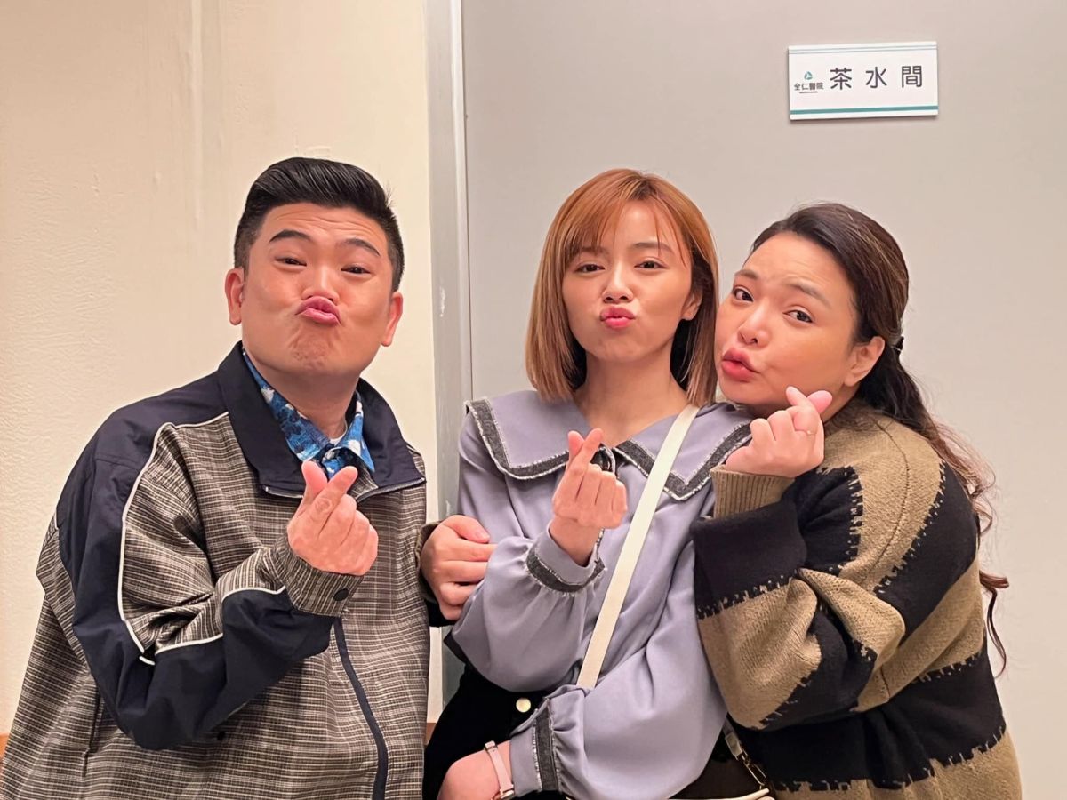 ▲小甜甜（右起）和王瞳、馬國畢趕拍八點檔《市井豪門》的存檔。（圖／翻攝自王瞳FB）