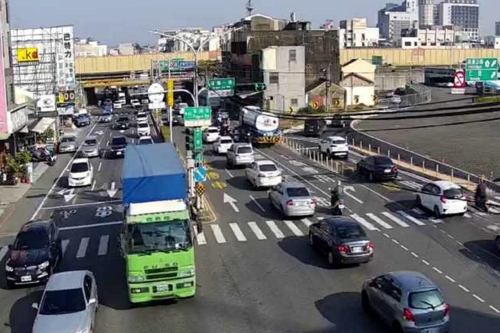 ▲台南地區近日出現返鄉車潮，市府交通局統計昨天各主要道路車流及大眾運輸旅運人次，都比去年同期微幅增加，但整體交通仍屬順暢。（圖／台南交通局）