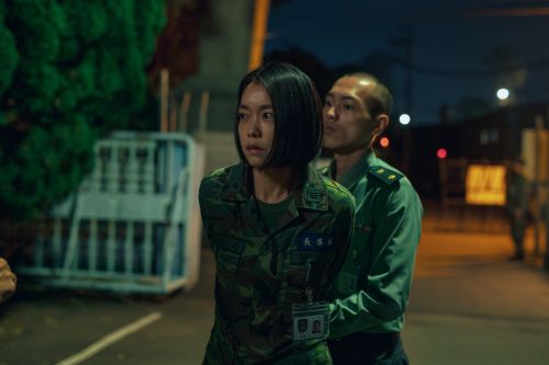 ▲李霈瑜(左)在《台灣犯罪故事》揭開軍營黑幕。(圖/Disney+) ▲李霈瑜(左)在《台灣犯罪故事》揭開軍營黑幕。(圖/Disney+)