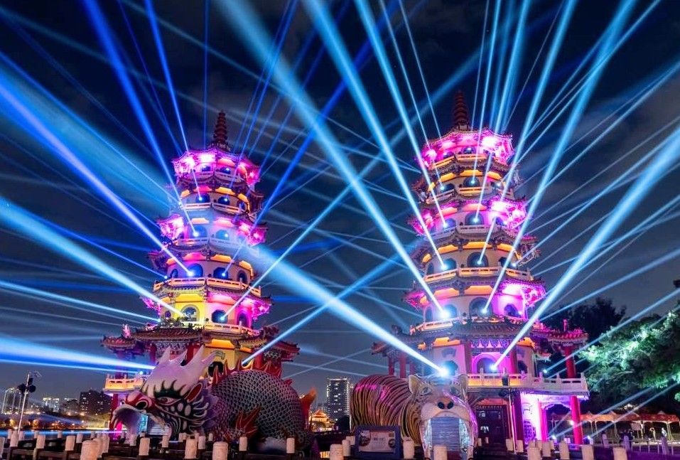 ▲慈濟宮前龍虎塔。（圖／高雄市觀光局提供）