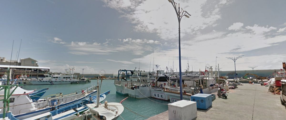 ▲航港局今天晚間表示，由於海象不佳，24日及25日包含台東（富岡）到綠島等4條航線停航。（圖／翻攝google地圖）