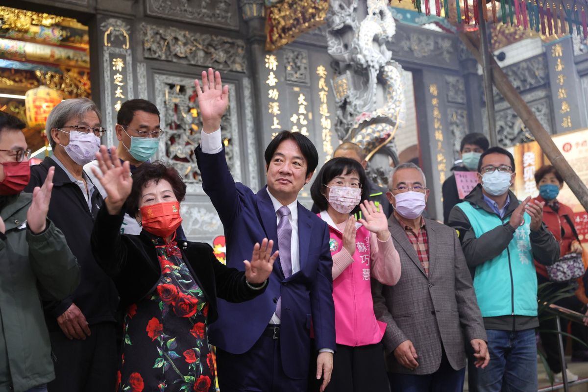 ▲副總統賴清德前往新北樹林濟安宮參拜。(圖／總統府提供)