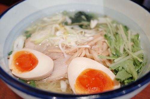 ▲日本人吃完拉麵之後,剩餘的湯會再倒入一碗白飯攪著吃,不少台灣人近年也開始學習這樣的吃法。(圖/翻攝pixabay) ▲日本人吃完拉麵之後,剩餘的湯會再倒入一碗白飯攪著吃,不少台灣人近年也開始學習這樣的吃法。(圖/翻攝pixabay)