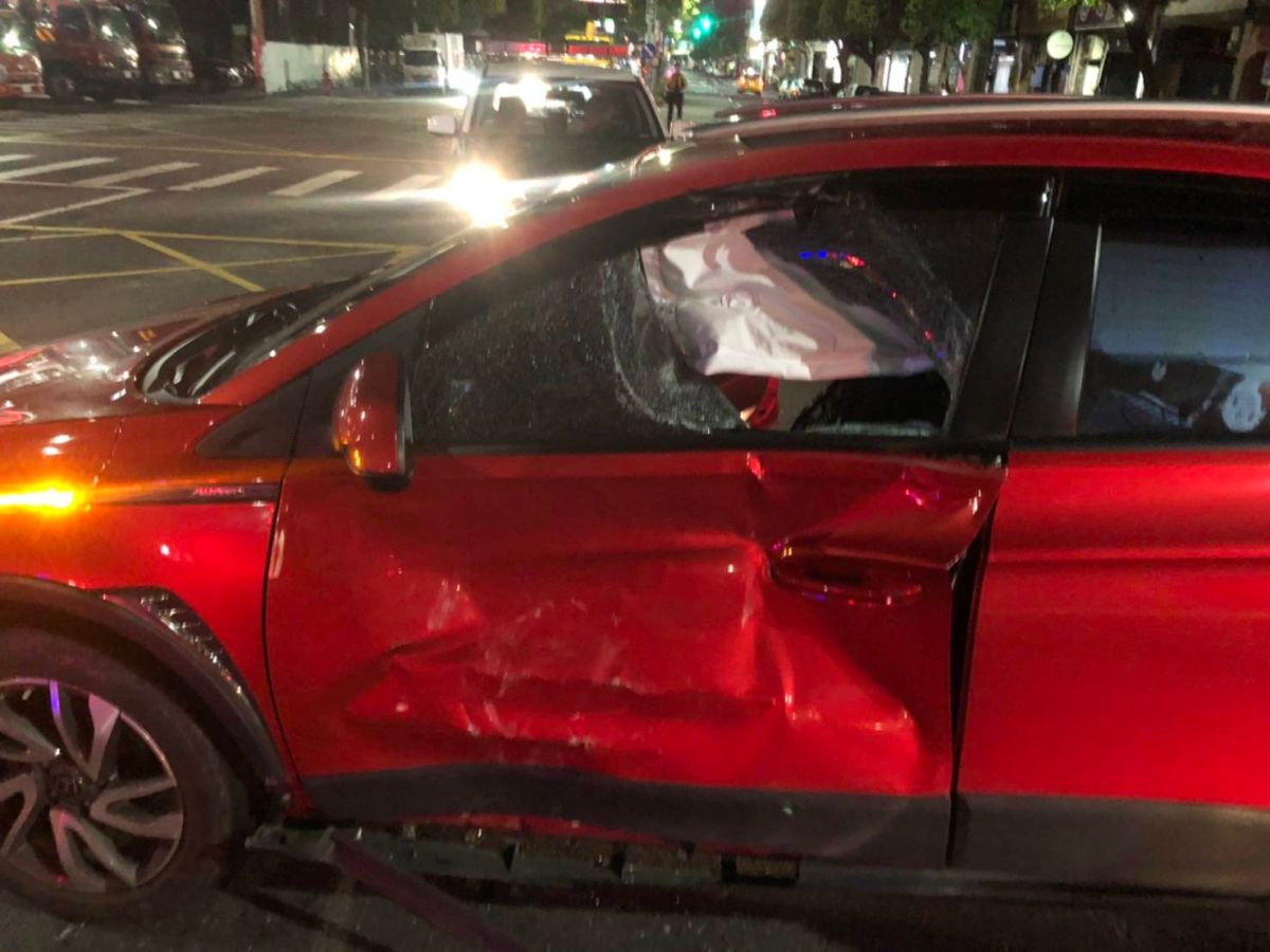 ▲新北三重車禍，林姓騎士重傷昏迷送醫。（圖／翻攝畫面）