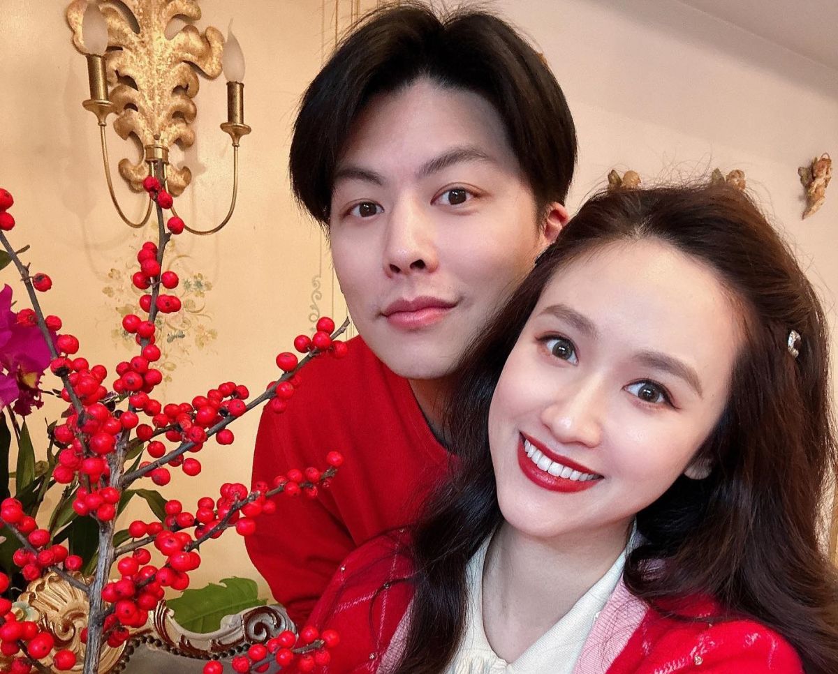 ▲吳姍儒和老公王陽開一起向粉絲拜年。（圖／翻攝自吳姍儒FB）