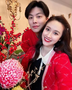 ▲吳姍儒的老公王陽開(左)露臉,帥氣模樣激似佐藤健。(圖/翻攝自吳姍儒FB) ▲吳姍儒的老公王陽開(左)露臉,帥氣模樣激似佐藤健。(圖/翻攝自吳姍儒FB)