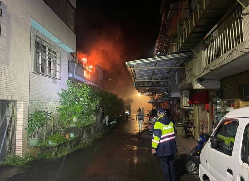 ▲基隆七堵區大德路一處民宅，初三（1/24）凌晨發生火警，男屋主慘燒成焦屍。（圖／翻攝畫面）