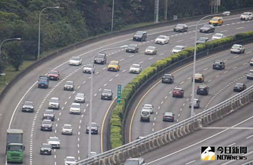 ▲清明節5天連假即將到來，不想塞在「國道停車場」，4款超實用的免費App快下載。（圖／NOWnews資料照）