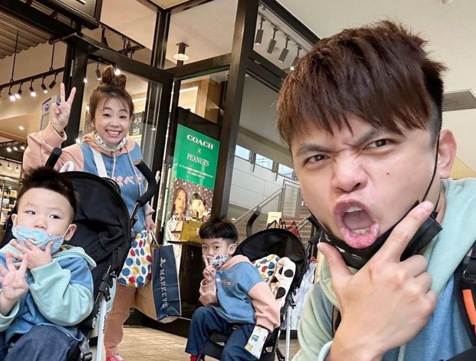 ▲蔡阿嘎（右）今日凌晨開夜車回台北，到家後的他沒有馬上休息，反而堅持做完2事。（圖／翻攝自蔡阿嘎IG）