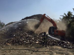 台南安南區空地「廢木材」掀大火　環保局將開罰及送辦
