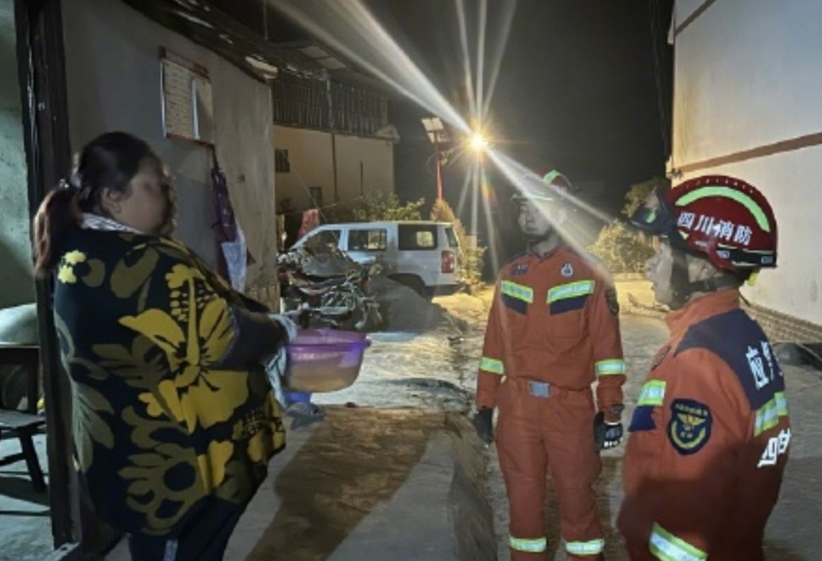 ▲四川省甘孜州瀘定縣今天發生5.6級地震，成都等地民眾感受明顯震感，目前暫未傳出人員傷亡及房屋受損訊息。（圖／翻攝自微博）