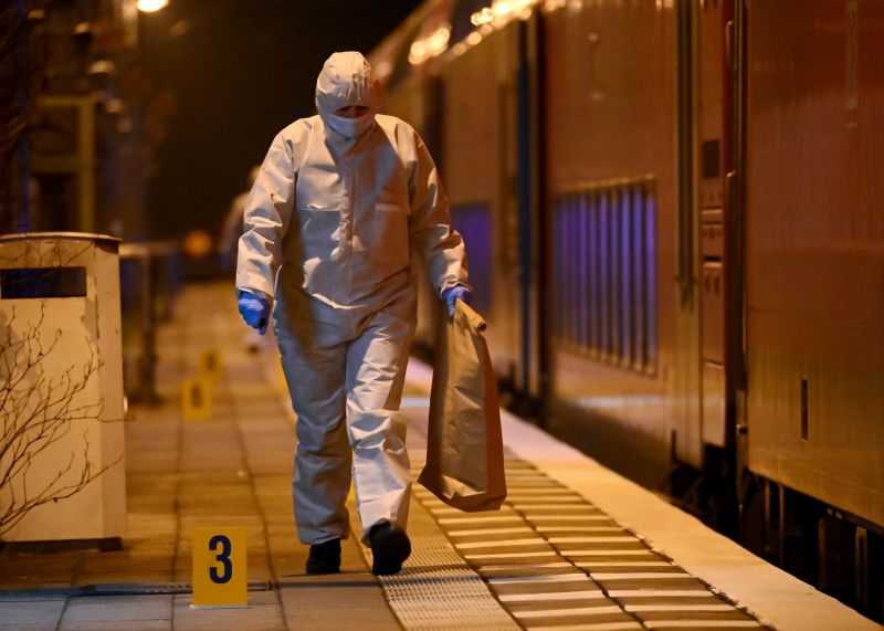 ▲德國警方表示，北部一列區域列車25日發生持刀攻擊事件，造成至少2人喪生、7人受傷，其他乘客合力制伏嫌犯。（圖／美聯社／達志影像）